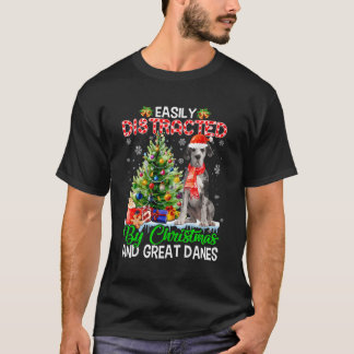Leicht abgelenkt von Weihnachten und großen Dänen  T-Shirt
