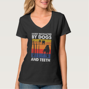 Leicht abgelenkt von Zähnen und Hunden Zahnarzt T-Shirt