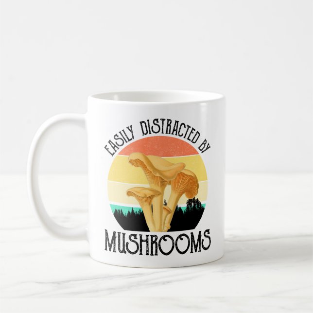 Leicht abseits von Pilzen (Chanterelle) Kaffeetasse (Links)