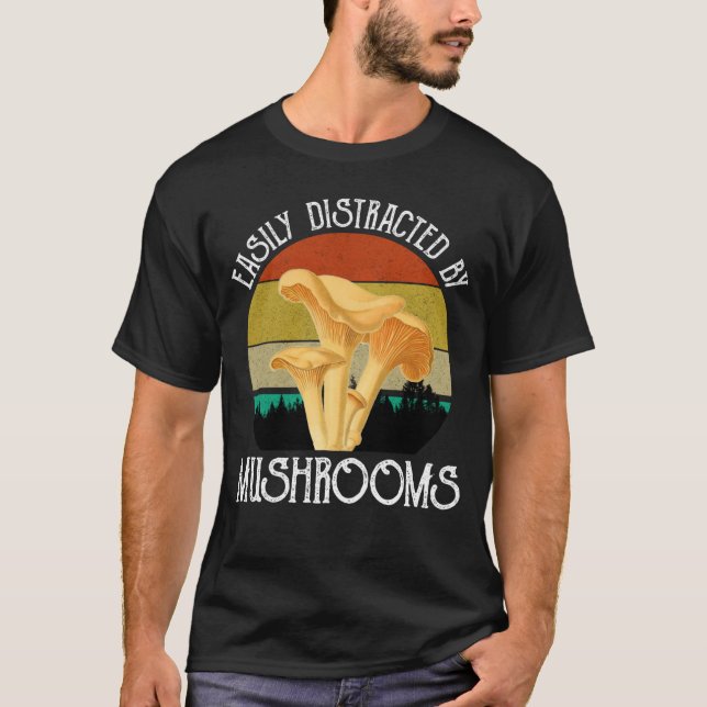 Leicht abseits von Pilzen (Chanterelle) T-Shirt (Vorderseite)