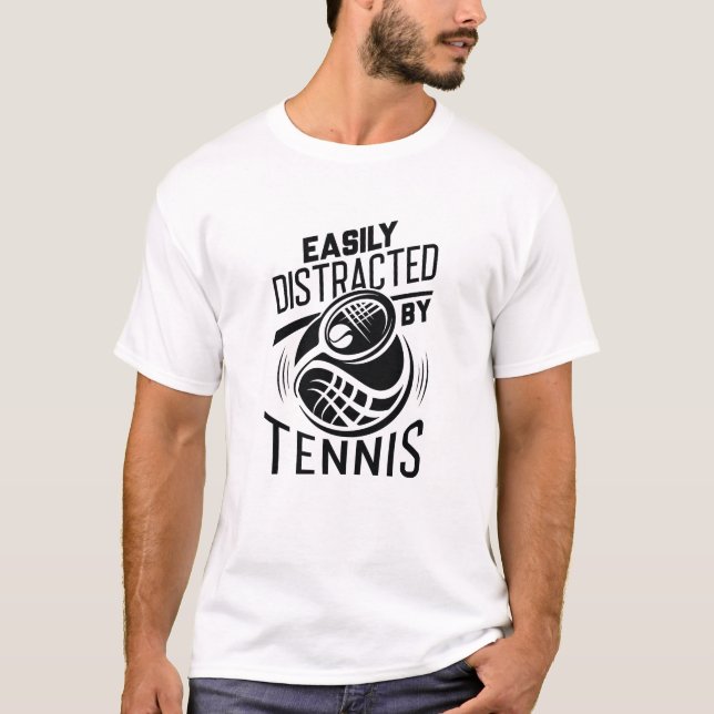 Leicht vom Tennis abgelenkt T-Shirt (Vorderseite)