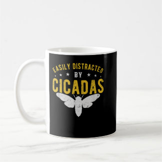 Leicht von Cicadas abgelenkt Kaffeetasse