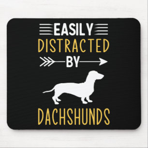 Leicht von Dackeln abgelenkt Mousepad
