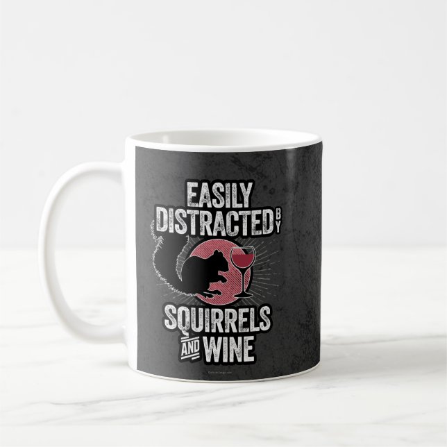 Leicht von Eichhörnchen und Wein abgelenkt Kaffeetasse (Links)