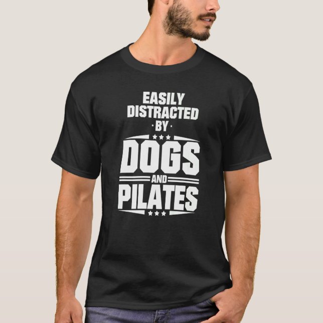 Leicht von Hunden und Pilaten abgelenkt T-Shirt (Vorderseite)