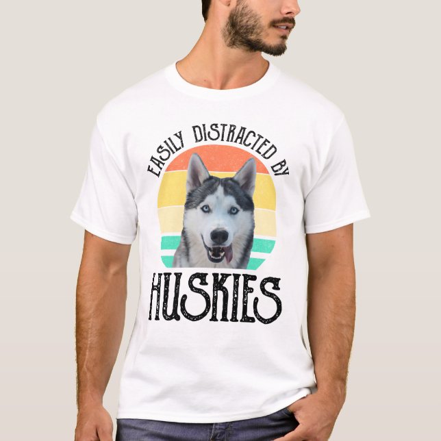 Leicht von Huskies abgelenkt T-Shirt (Vorderseite)