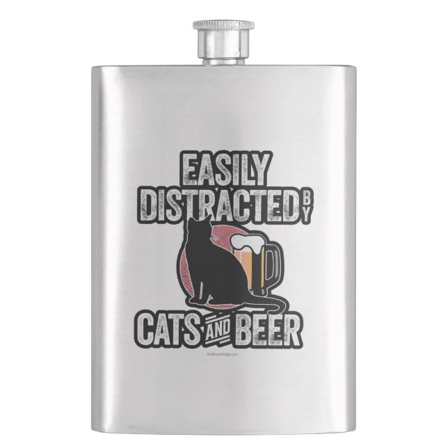 Leicht von Katzen und Bier abgelenkt Flachmann (Vorderseite)