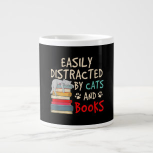 Leicht von Katzen und Büchern abgelenkt   Funny C Jumbo-Tasse