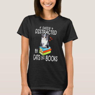 Leicht von Katzen und Büchern abgelenkt Katzenbuch T-Shirt
