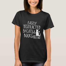 Leicht von Katzen und Büchern abgelenkt T-Shirt