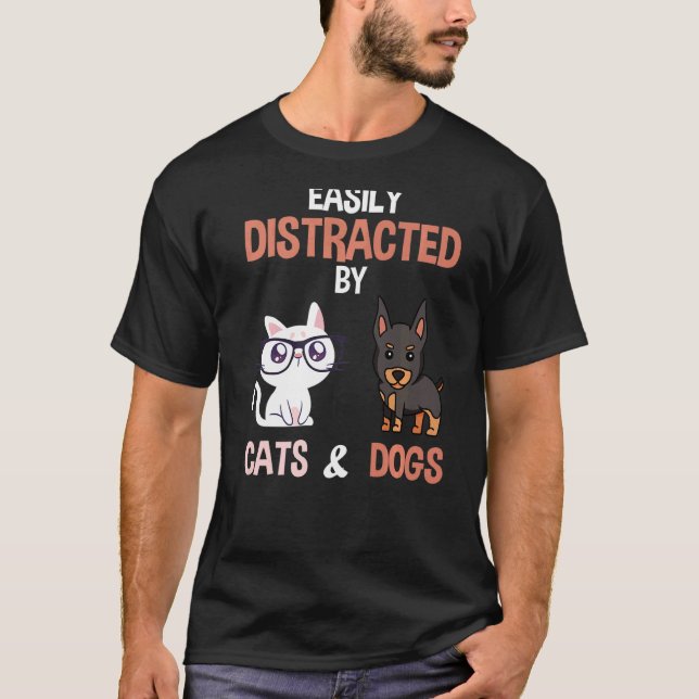 Leicht von Katzen und Hunden abgelenkt T-Shirt (Vorderseite)