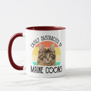 Leicht von Maine-Coons abgelenkt Tasse