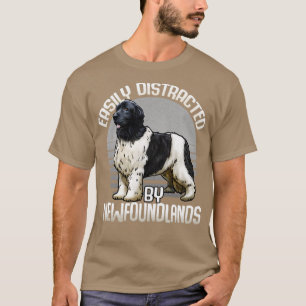 Leicht von Neufundländern abgelenkt T-Shirt