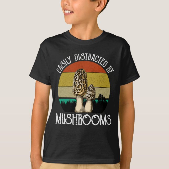 Leicht von Pilzen (Morel) abgelenkt T-Shirt (Vorderseite)