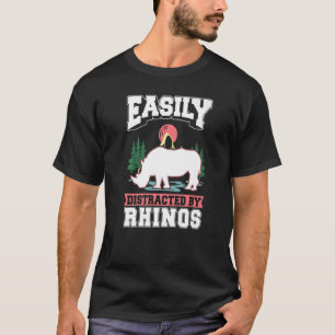 Leicht von Rhinos abgelenkt T-Shirt