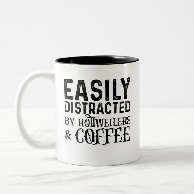 Leicht von Rottweilern und Kaffee abgelenkt Zweifarbige Tasse (Links)
