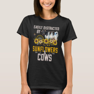 Leicht von Sonnenblumen und Kühen abgelenkt T-Shirt