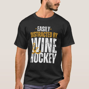 Leicht von Wein und Hockey abgelenkt T-Shirt