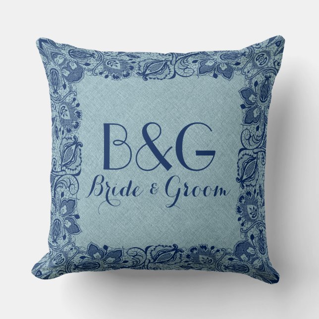 Leichte blaue Linen und Navy Lace Frame Kissen (Vorderseite)