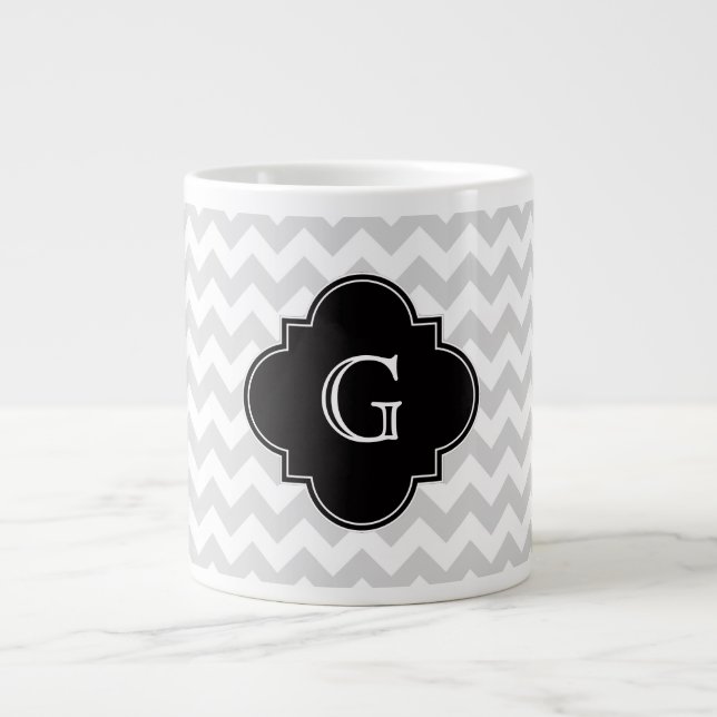 Leichte grauweiße Zickzack-schwarze Quatrefolienmo Jumbo-Tasse (Vorderseite)