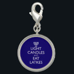 LEICHTE KANDER UND ESSEN LETTEN CHARM<br><div class="desc">Zu Halloween Spaß. LEICHTE KANDER UND ESSEN LATKES mit einer Menorah. Design basierend auf der britischen Moral von 1939</div>