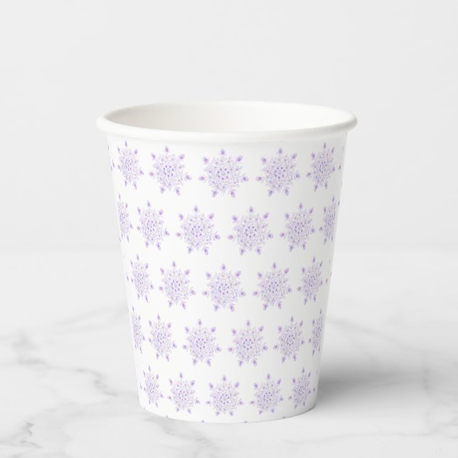 leichte lila Schneeflocke & glitzerndes Herz Pappbecher (Vorderseite)