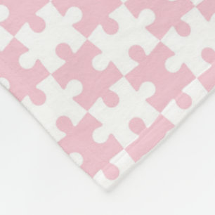 Leichtes Pink und weißes Puzzle-Muster Fleecedecke