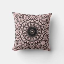 Leichtes Rosa und schwarzes Mandala-Kissen