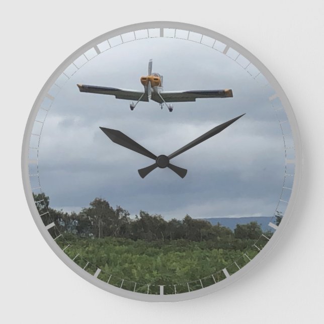 Leichtflugzeuge kommen ins Land. Große Uhr (Vorderseite)