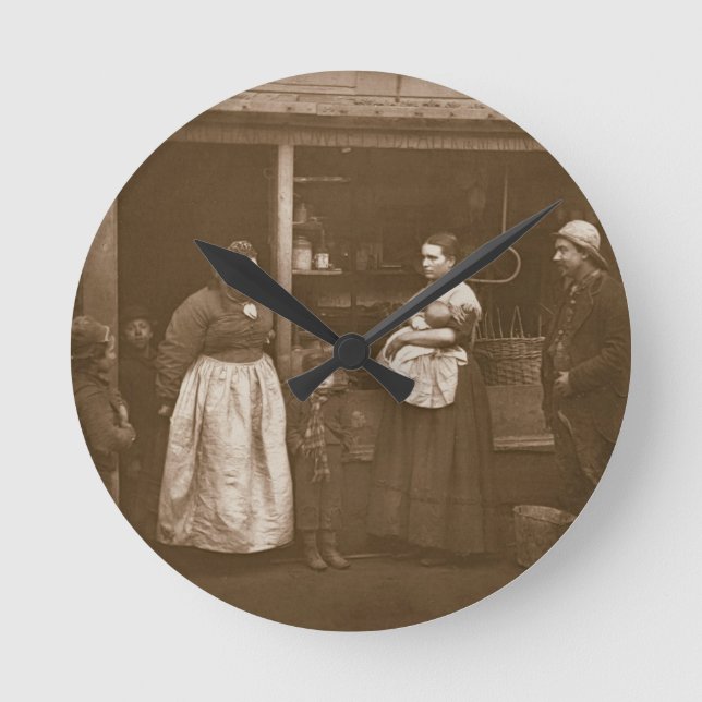 Leidende von der Flut, 'vom Straßen-Leben in Lon Runde Wanduhr (Vorderseite)