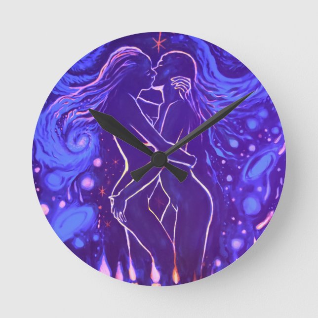 leidenschaftlicher lesbischer Kuss  Runde Wanduhr (Vorderseite)