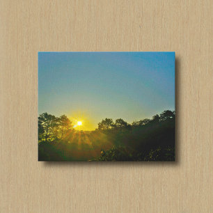 Leinwanddruck Sonnenaufgang über einem Berghorizon