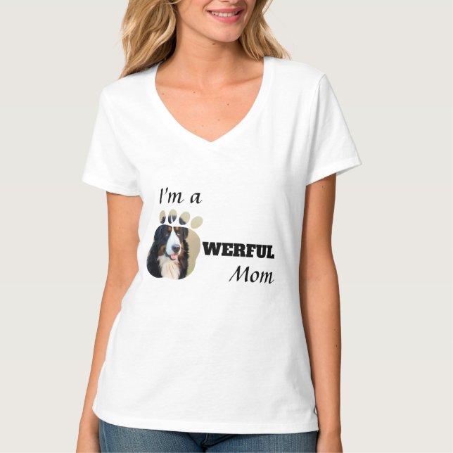 Leistungsstarke Cat/Hund-Mama-Textpaws fügen dem F T-Shirt (Vorderseite)