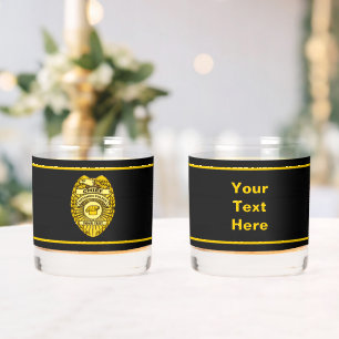 Leiter des Abzeichens der Polizei der Küche Whiskyglas