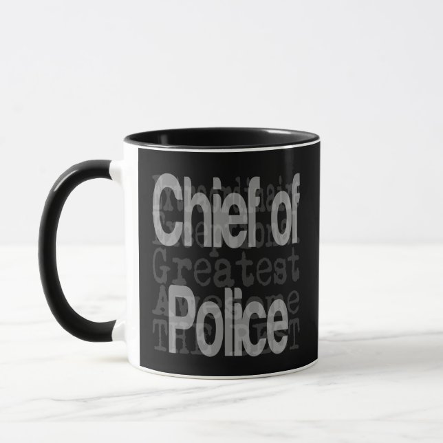 Leiter des Polizeiexperten Tasse (Links)