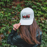 Leiter des verrückten Zuges! Baseball Cap Truckerkappe<br><div class="desc">Dieser weiße LKW-Fahrer zeichnet sich durch eine lebendige Abbildung eines klassischen schwarz-roten Dampfzuges und den humorvollen Text "Conductor of the Crazy Train!" aus. Es ist ein lustiges und sonderbares Accessoire für Zugfreunde,  oder für jeden mit einem spielerischen Sinn für Spaß.</div>