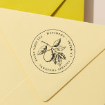 Lemon & Blätter Chic Botanische Rücksendeadresse Permastempel<br><div class="desc">Eine Rücksendeadresse Gummi Briefmarke für alle Ihre Mailingbedürfnisse. Diese runde Briefmarke zeichnet sich durch eine klassische, elegante Typografie aus, in der oben Ihr Familienname und unten Ihre Adresse in kurvigem Text dargestellt sind. In der Mitte befindet sich eine Vintage Abbildung einer Zitrone und Blätter, die an einem Zweig hängen. Personalisieren...</div>