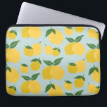 Lemon Muster Retro Frucht gelb auf grün Laptopschutzhülle<br><div class="desc">Retro Fruit Print - Zitronenmuster - Gelb auf Grün.</div>