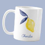 Lemon Personalisiert Kaffeetasse<br><div class="desc">Hübsches Zitronendesign in gelb mit marineblauen Blätter für einen fruchtigen Sommer Schuss von visuellem Vitamin C. Originelle Kunst von Nic Squirrell. Ändern oder entfernen Sie den Namen zu personalisieren.</div>