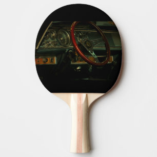 Lenkrad des klassischen Alt-Auto-Armaturenbretts Tischtennis Schläger