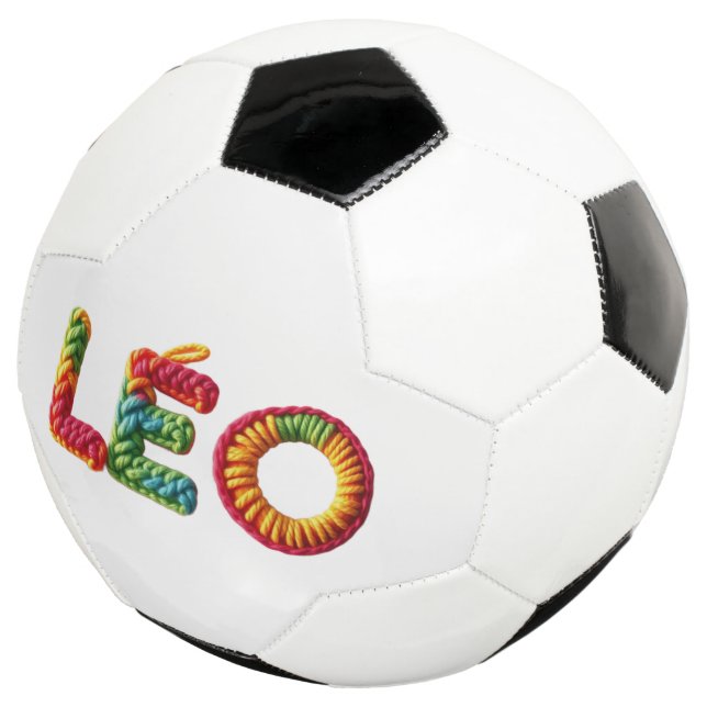 LÉO Name in lebendigem Häkelmuster Fußball (Dreiviertel)