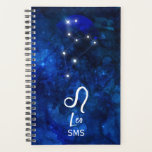 Leo Zodiac Constellation Dark Blue Galaxy Monogram Planer<br><div class="desc">Leo Zodiac Constellation Dark Blue Galaxy Monogram Design. Mit trendigem Pinsel Script-Schriftart, dunkelblauem Himmelswasserhintergrund, leuchtender Sternkonstellation und dem Löwensymbol Modernes Astrologisches Geburtszeichen Horoskop, ist perfekt für jeden Leo Geburtstag Vom 23. Juli - August 22 ! Mit optionalen Mit Monogramm Anfangsbuchstaben (oder Leerzeichen verlassen). Ein tolles Geschenk für Junge und Mädchen,...</div>