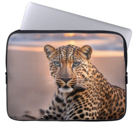 Leopard am Strand Laptopschutzhülle