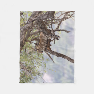 Leopard auf einem Baum Fleecedecke