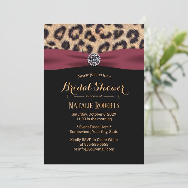 Leopard Burgundy Ribbon Luxury Brautparty Einladung (Stehend Vorderseite)