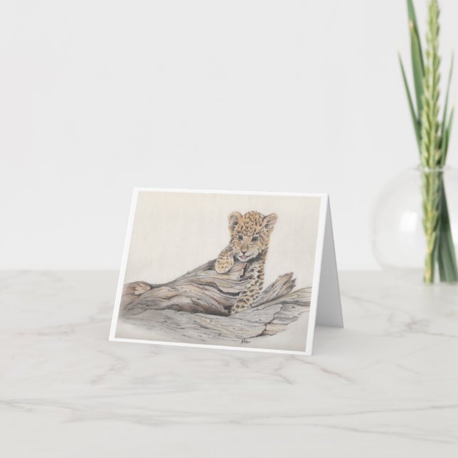 Leopard Cub sur une carte de note d'arbre brisé (Devant)