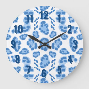 Leopard Ikat in Blau Porzellan Große Wanduhr