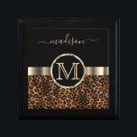 Leopard Monogram / Name | Schwarze und braune Gesc Erinnerungskiste<br><div class="desc">Halten Sie die Geschenkboxen bereit, damit Sie sie personalisieren können. Ideal für einen Geburtstag, eine Hochzeitsfeier oder einen besondere Anlass. ✔ HINWEIS: ÄNDERN SIE NUR DIE VORLAGEBEREICHE, DIE SIE BENÖTIGEN! 😀 Sie können den Text bei Bedarf entfernen und neu hinzufügen, was immer Sie möchten und welchen Schriftart Sie möchten. 📌...</div>