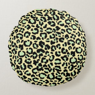 Leopard Pattern in Mint Green on Oatmeal Rundes Kissen