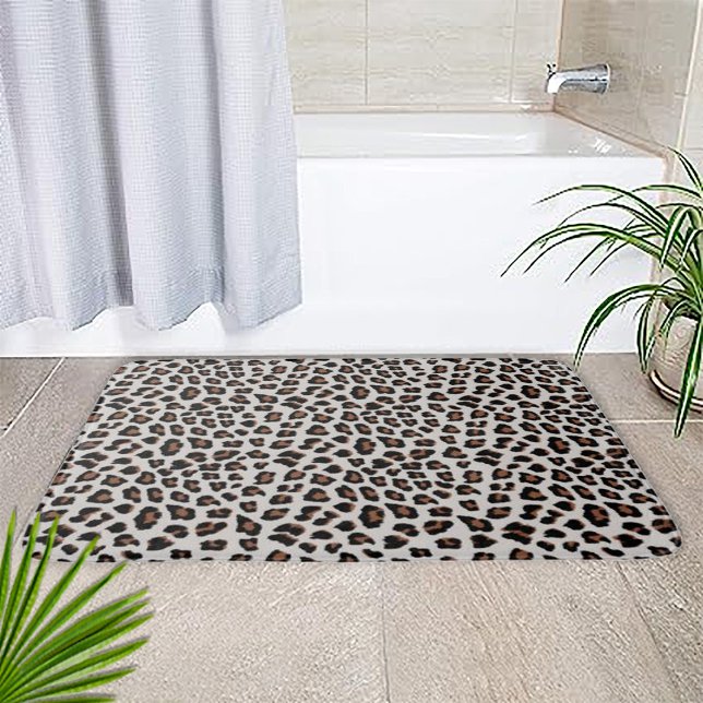 Leopard Print Badematte (Leopard Print Bath Mat by Looly Elzayat)